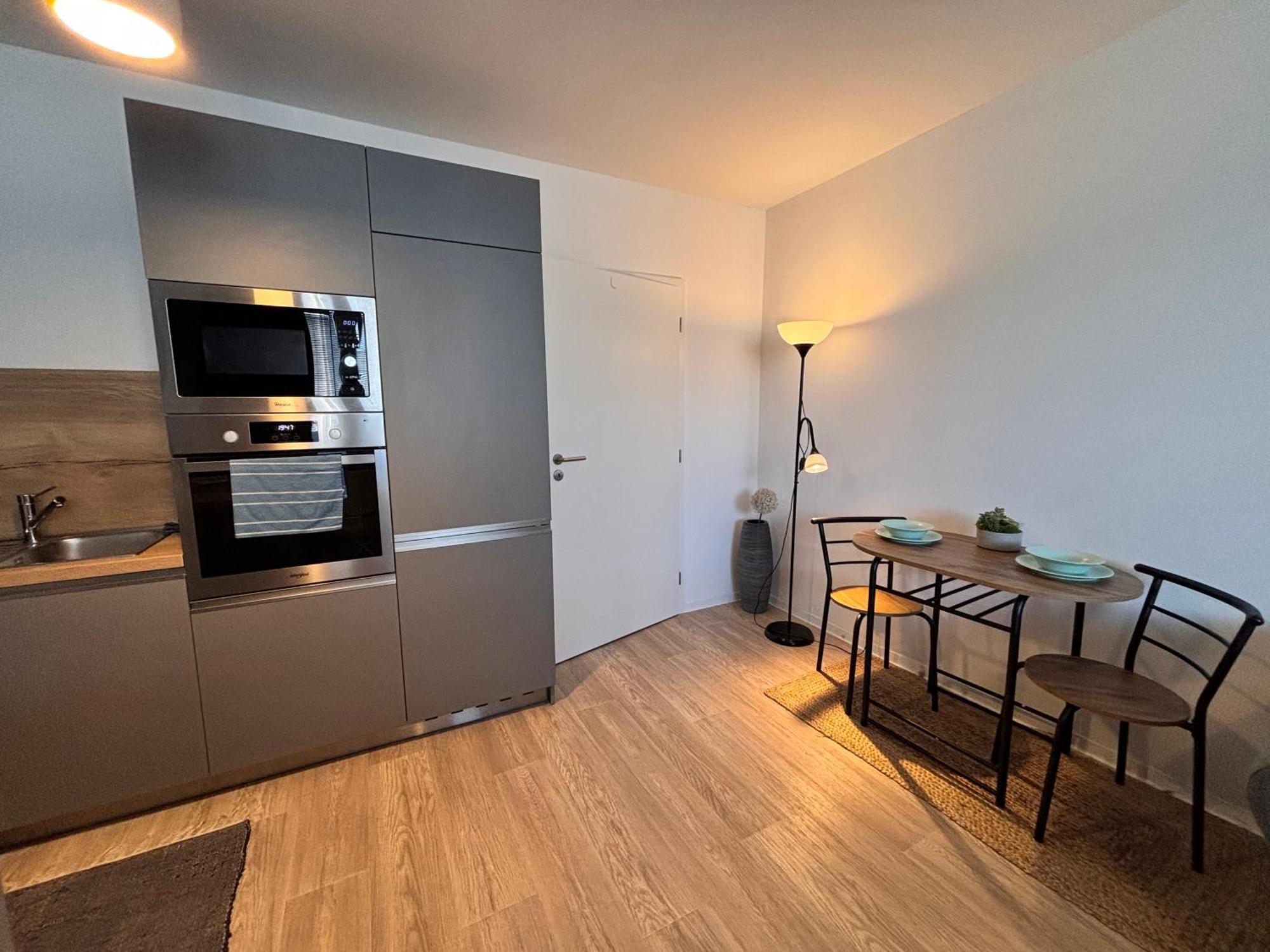 Krasny Utulny Byt S Balkonom A Parkovanim! Bratislava Exterior photo